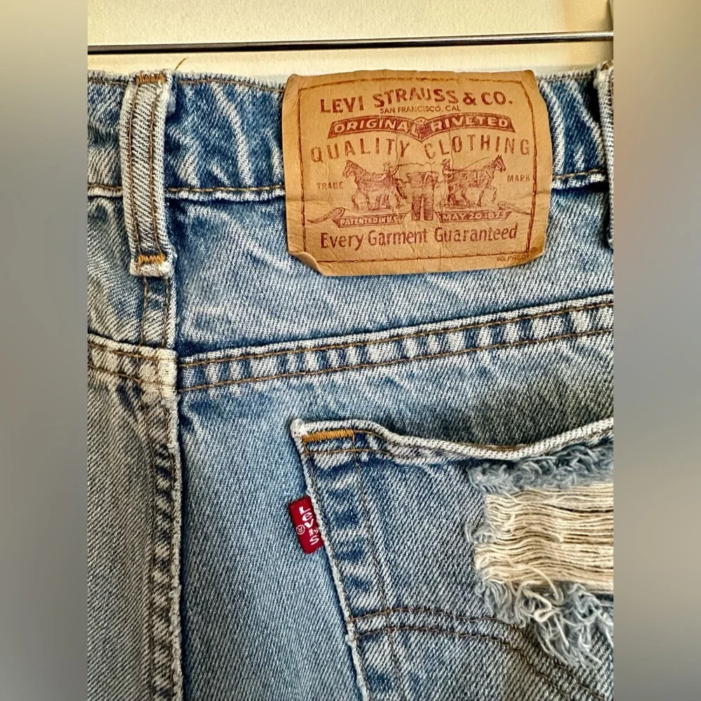 Vintage Levi’s Distressed Denim Shorts - Picture 3 of 3